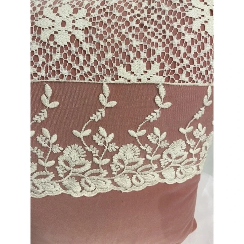 THROW PILLOW pink vintage white lace‎ 16 x 16 inches